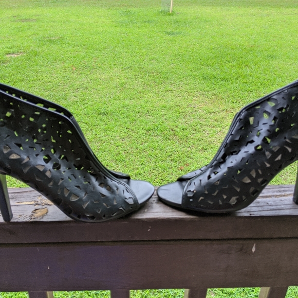 New Heels - Picture 2 of 3